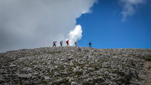 uspon_clanova_planinarskog_drustva_trem_1810_na_planinu_pirin_u_bugarskoj